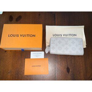 Louis Vuitton Mahina Beige Zippy Wallet Excellent Condition Box & Bag